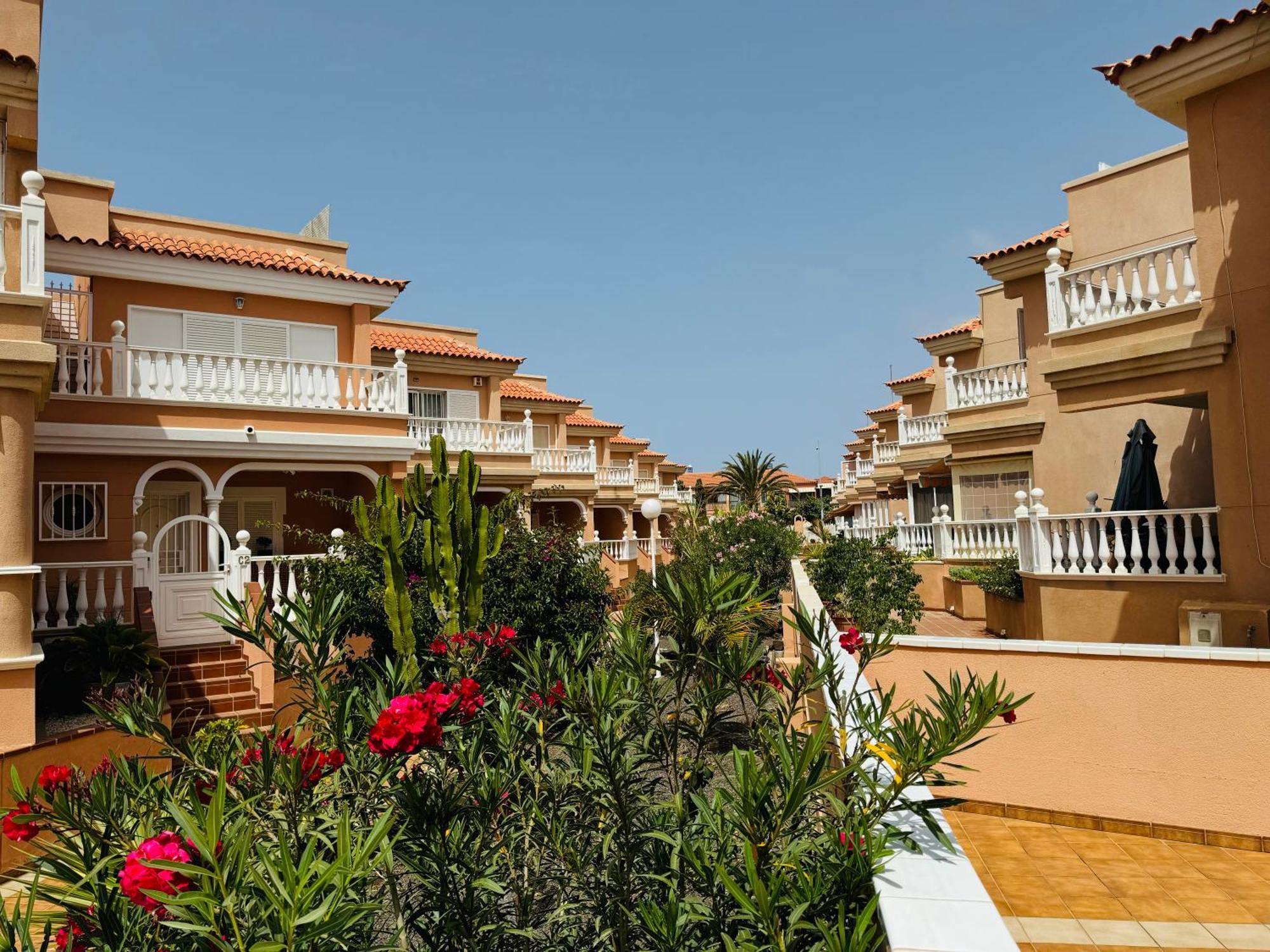 Hugo'S Holiday Apartment In Costa Del Silencio Arona  Eksteriør billede